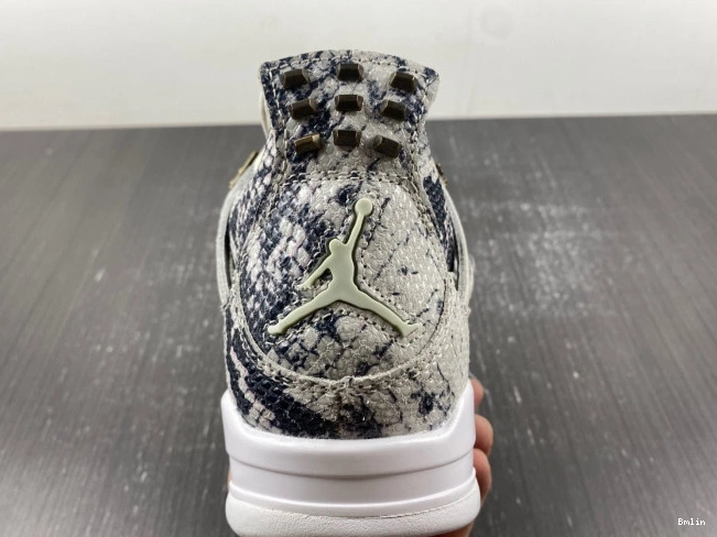 Boostmaster lin Retro 819139-030 Snakeskin Jordan 4 0821